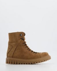 BOTKI Z NUBUKU 258421 CAMEL. Brązowe botki Venezia, bez wzorów, z nubiku, bez obcasa, bez zapięcia. Za 349.00 zł.