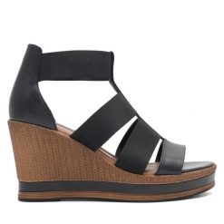 Sandały Lasocki. Czarne sandały Lasocki, bez wzorów, bez obcasa, na koturnie, bez zapięcia. Za 189.99 zł.