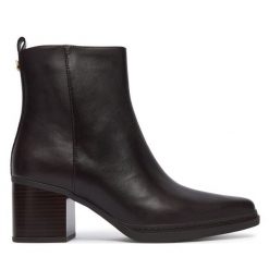 Botki MICHAEL Michael Kors. Brązowe botki MICHAEL Michael Kors, bez wzorów, bez obcasa, na słupku, bez zapięcia. Za 789.99 zł.