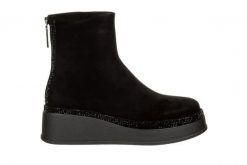 Botki Loretta Vitale C9638 Black Suede 514285, Czarny, Skóra naturalna - 37. Czarne botki Loretta Vitale, bez wzorów, ze skóry, bez obcasa, bez zapięcia. W wyprzedaży za 449.00 zł.