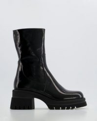 WORKERY DAMSKIE 2317 RUG BLACK. Czarne botki Venezia, bez wzorów, ze skóry, bez obcasa, bez zapięcia. Za 539.00 zł.