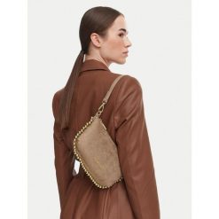 Torebka LOVE MOSCHINO. Brązowe torebki klasyczne Love Moschino, bez wzorów, klasyczne, bez dodatków. Za 679.99 zł.