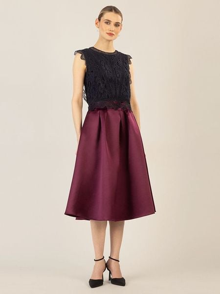 APART Top w kolorze granatowym rozmiar: 46. Niebieskie topy Apart, bez wzorów, z koronki, bez kołnierzyka, bez ramiączek. Za 136.45 zł.