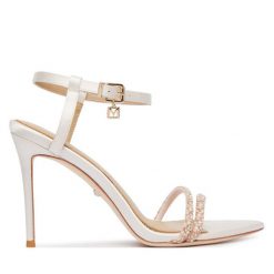 Sandały Marciano Guess. Białe sandały Marciano Guess, z aplikacjami, bez obcasa, na szpilce, bez zapięcia. Za 1,119.00 zł.