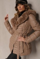 Ciemnobeżowa Kurtka Pikowana z Paskiem w Talii i Kapturem Ozdobiona Futerkiem Jeleti. Brązowe kurtki Renee, l, bez wzorów, z futra, eleganckie. W wyprzedaży za 216.99 zł.