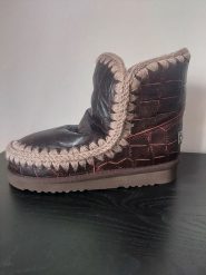 Mou Skórzane botki zimowe w kolorze brązowym rozmiar: 37. Brązowe botki Mou, bez wzorów, ze skóry, bez obcasa, bez zapięcia. Za 796.99 zł.