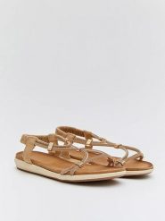 Bellucci Sandały w kolorze złotym rozmiar: 39. Żółte sandały Bellucci, bez wzorów, klasyczne, z otwartym noskiem, bez obcasa, bez zapięcia. Za 114.44 zł.