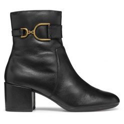 Botki Geox. Czarne botki Geox, bez wzorów, bez obcasa, na słupku, bez zapięcia. Za 319.99 zł.