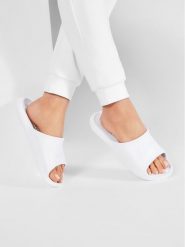 Nike Klapki Victori One Shwer Slide CZ7836 100 Biały. Białe klapki Nike, bez wzorów, z tworzywa sztucznego, sportowe, bez obcasa, bez zapięcia. Za 119.00 zł.