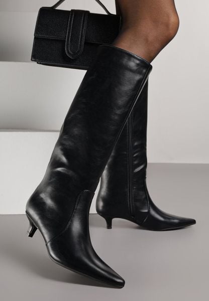 Czarne Eleganckie Kozaki do Kolana na Niskim Obcasie Kaczuszka Nezelia. Czarne kozaki Born2be, bez wzorów, z jeansu, eleganckie, bez obcasa, na obcasie, bez zapięcia. Za 159.99 zł.