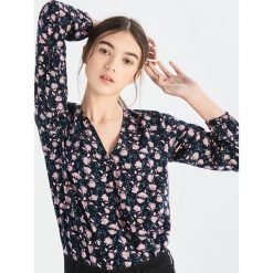 Kopertowa bluzka - Granatowy. Bluzki marki Sinsay. Za 39.99 zł.