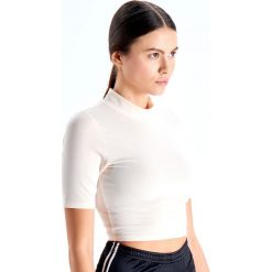 Krótka bluzka z półgolfem - Kremowy. Bluzki marki Cropp. Za 39.99 zł.