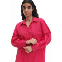 Bawełniana koszula oversize - Różowy. Czerwone koszule Reserved, l, bez wzorów, z bawełny, bez kołnierzyka, bez ramiączek. Za 99.99 zł.