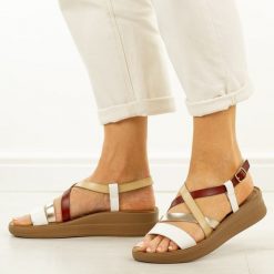 Sandały Wh damskie Filippo Ds7904/26. Białe sandały Filippo, bez wzorów, z jeansu, casualowe, bez obcasa, na platformie, bez zapięcia. Za 139.00 zł.