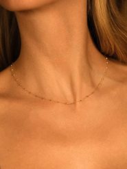 DIAMANTA Złoty naszyjnik z elementami ozdobnymi - dł. 43 cm rozmiar: onesize. Żółte naszyjniki DIAMANTA, z materiału, złote. Za 1,652.99 zł.