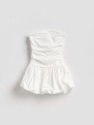 Bluzka typu bombka - biały. Białe bluzki Reserved, l, bez wzorów, z dzianiny, bez kołnierzyka, bez ramiączek. Za 99.99 zł.