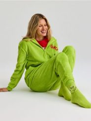Skarpetki z elementami 3D Grinch - zielony. Zielone skarpetki Sinsay, bez wzorów. Za 12.99 zł.