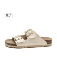 Teegu Klapki w kolorze złotym rozmiar: 41. Żółte klapki teegu, bez wzorów, klasyczne, z otwartym noskiem, bez obcasa, bez zapięcia. Za 121.99 zł.