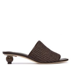 Klapki Weekend Max Mara. Czarne klapki Weekend Max Mara, bez wzorów, bez obcasa, bez zapięcia. Za 1,779.00 zł.