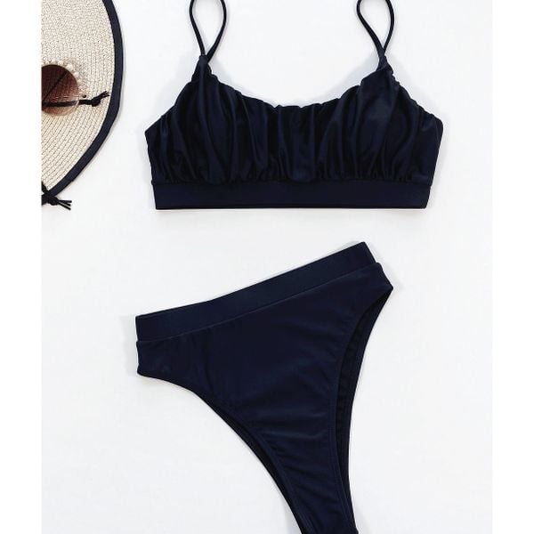 Strój kąpielowy zabudowany z marszczonym topem na plażę i basen Xochitl. Zielone bikini Intica, bez wzorów, z materiału. Za 149.00 zł.