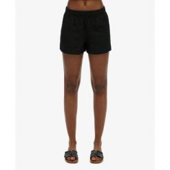 Lniane szorty damskie Superdry. Czarne szorty Superdry, bez wzorów, eleganckie. Za 338.65 zł.