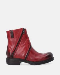 CZERWONE BOTKI Z SUWAKAMI P005LEREOBB022. Czerwone botki Venezia, bez wzorów, ze skóry, bez obcasa, bez zapięcia. Za 849.00 zł.