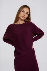 Sweter o nietoperzowym fasonie burgundowy. Czerwone swetry MOODO, l, bez wzorów, z poliamidu, bez ramiączek. Za 139.99 zł.
