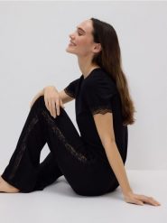 Dwuczęściowa piżama z wiskozą - czarny. Czarne piżamy Reserved, l, bez wzorów, z wiskozy, bez kołnierzyka, bez ramiączek. Za 129.99 zł.