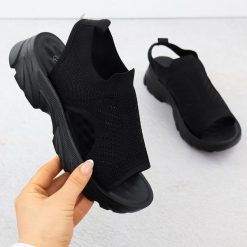 Sandały damskie zabudowane czarne Potocki TO90302. Czarne sandały POTOCKI, bez wzorów, z tkaniny, sportowe, bez obcasa, bez zapięcia. Za 75.00 zł.