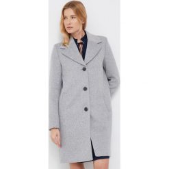 Selected Femme płaszcz wełniany kolor szary przejściowy. Szare płaszcze Selected Femme, bez wzorów, z wełny, klasyczne, bez kaptura. W wyprzedaży za 551.99 zł.