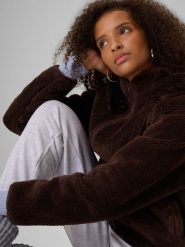4F Polar loose ze stójką damski - brązowy XL. Brązowe bluzy z polaru 4f, l, bez wzorów, z materiału, trekkingowe. Za 189.99 zł.