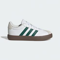 Buty VL Court 3.0. Białe buty treningowe adidas, bez wzorów, z zamszu, bez zapięcia. Za 219.00 zł.