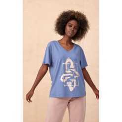 T-Shirt Damski Łatty BS Jeans. Czarne t-shirty blue shadow, z aplikacjami, z bawełny, klasyczne, bez kołnierzyka, bez ramiączek. W wyprzedaży za 79.95 zł.