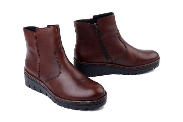 RIEKER X9165-27 brown, botki damskie. Brązowe botki Rieker, bez wzorów, bez obcasa, na koturnie, bez zapięcia. Za 293.93 zł.