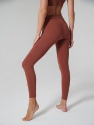 Onamaste Legginsy sportowe "Suzanna" w kolorze czerwonobrązowym rozmiar: S/M. Brązowe legginsy Onamaste, m, bez wzorów, z materiału, z podwyższonym stanem, outdoorowe. Za 123.25 zł.
