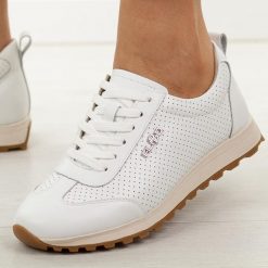 Białe skórzane półbuty damskie Filippo Dp7557/26. Białe półbuty wsuwane Filippo, na jesień, bez wzorów, z jeansu, casualowe, z okrągłym noskiem, bez obcasa, na płaskiej podeszwie. Za 239.00 zł.