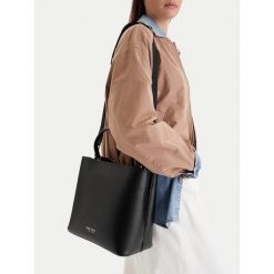 Torebka Nine West. Czarne torebki klasyczne Nine West, z aplikacjami, klasyczne, bez dodatków. Za 199.99 zł.