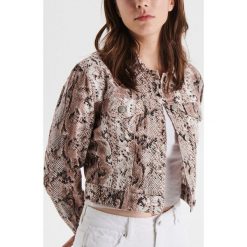 Krótka kurtka o klasycznym kroju - Beżowy. Kurtki marki Cropp. Za 129.99 zł.