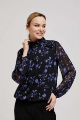 Koszula z kwiatowym wzorem czarna. Czarne koszule MOODO, m, bez wzorów, z poliesteru, bez kołnierzyka, bez ramiączek. W wyprzedaży za 38.99 zł.