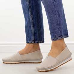 Beżowe skórzane półbuty damskie S.Barski 7051. Brązowe półbuty wsuwane S.BARSKI, na jesień, bez wzorów, z jeansu, casualowe, bez obcasa, na płaskiej podeszwie. Za 219.00 zł.