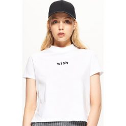Bluzka z napisem - Biały. Bluzki marki Reserved. W wyprzedaży za 14.99 zł.