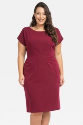 Sukienka wizytowa ołówkowa z ozdobnym przeszyciem OTTO bordo. Sukienki KARKO, do pracy, plus size, bez wzorów, z elastanu, biznesowe, bez kołnierzyka, plus size, bez ramiączek, mini, kopertowe. Za 189.50 zł.