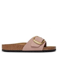 Klapki Birkenstock. Czerwone klapki Birkenstock, bez wzorów, bez obcasa, bez zapięcia. Za 539.99 zł.