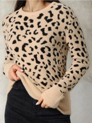 Sweter ze wzorem w panterkę - wielobarwny. Swetry Sinsay, l, bez wzorów, bez ramiączek. Za 69.99 zł.