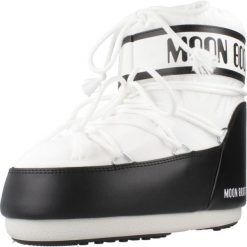 Buty MOON BOOT 14093400 001 Biały. Białe buty trekkingowe Moon Boot, na zimę, z syntetyku, bez zapięcia. Za 744.99 zł.
