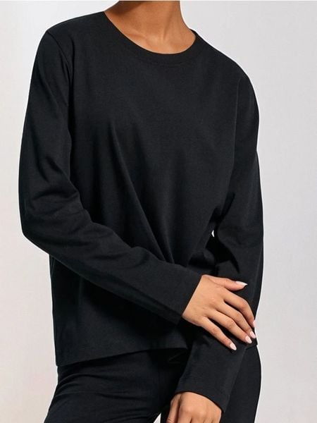 Koszulka basic z długimi rękawami - czarny. Czarne t-shirty sportowe Sinsay, l, bez wzorów, bez ramiączek. Za 25.99 zł.