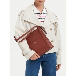 Torebka Beverly Hills Polo Club. Brązowe torebki klasyczne Beverly Hills Polo Club, bez wzorów, klasyczne, bez dodatków. Za 199.99 zł.