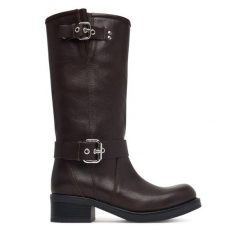 Kozaki Weekend Max Mara. Brązowe kozaki Weekend Max Mara, bez wzorów, bez obcasa, na płaskiej podeszwie, bez zapięcia. Za 2,134.00 zł.