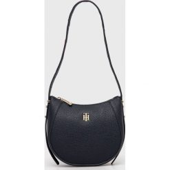 Tommy Hilfiger torebka kolor granatowy. Niebieskie listonoszki Tommy Hilfiger, bez wzorów, bez dodatków. Za 599.99 zł.