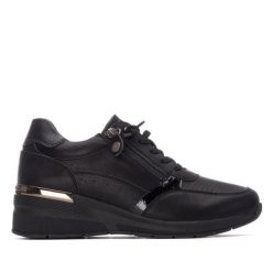 Buty sportowe Refresh 172936 Noir. Czarne buty treningowe Refresh, bez wzorów, ze skóry, bez zapięcia, trekkingowe. Za 280.45 zł.
